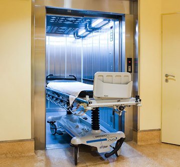 Monte-malade d’hôpital accueillant un lit médicalisé