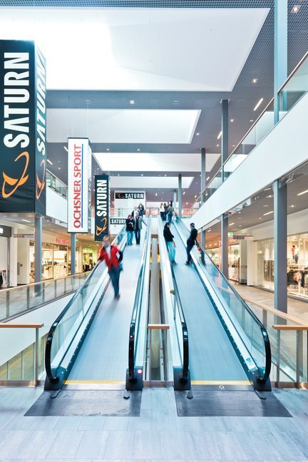 Trottoir roulant dans une galerie commerciale